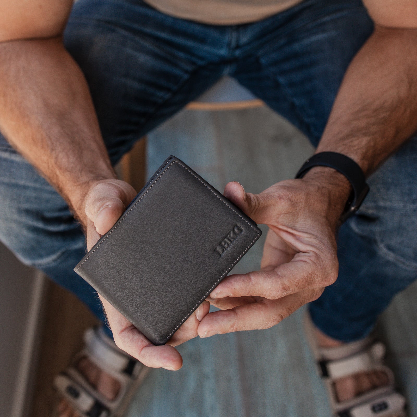 Leather Wallet – Affordable wallet – KBN jewellery – men’s wallet ‘ men’s personalised wallet – personalised leather wallet – gifts for men – gifts for Dad – quality wallet