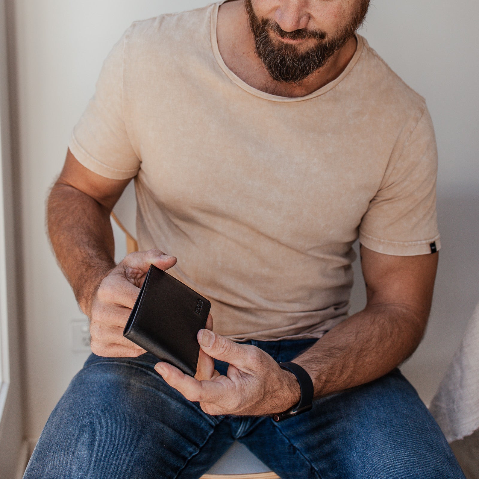 Leather Wallet – Affordable wallet – KBN jewellery – men’s wallet ‘ men’s personalised wallet – personalised leather wallet – gifts for men – gifts for Dad – quality wallet