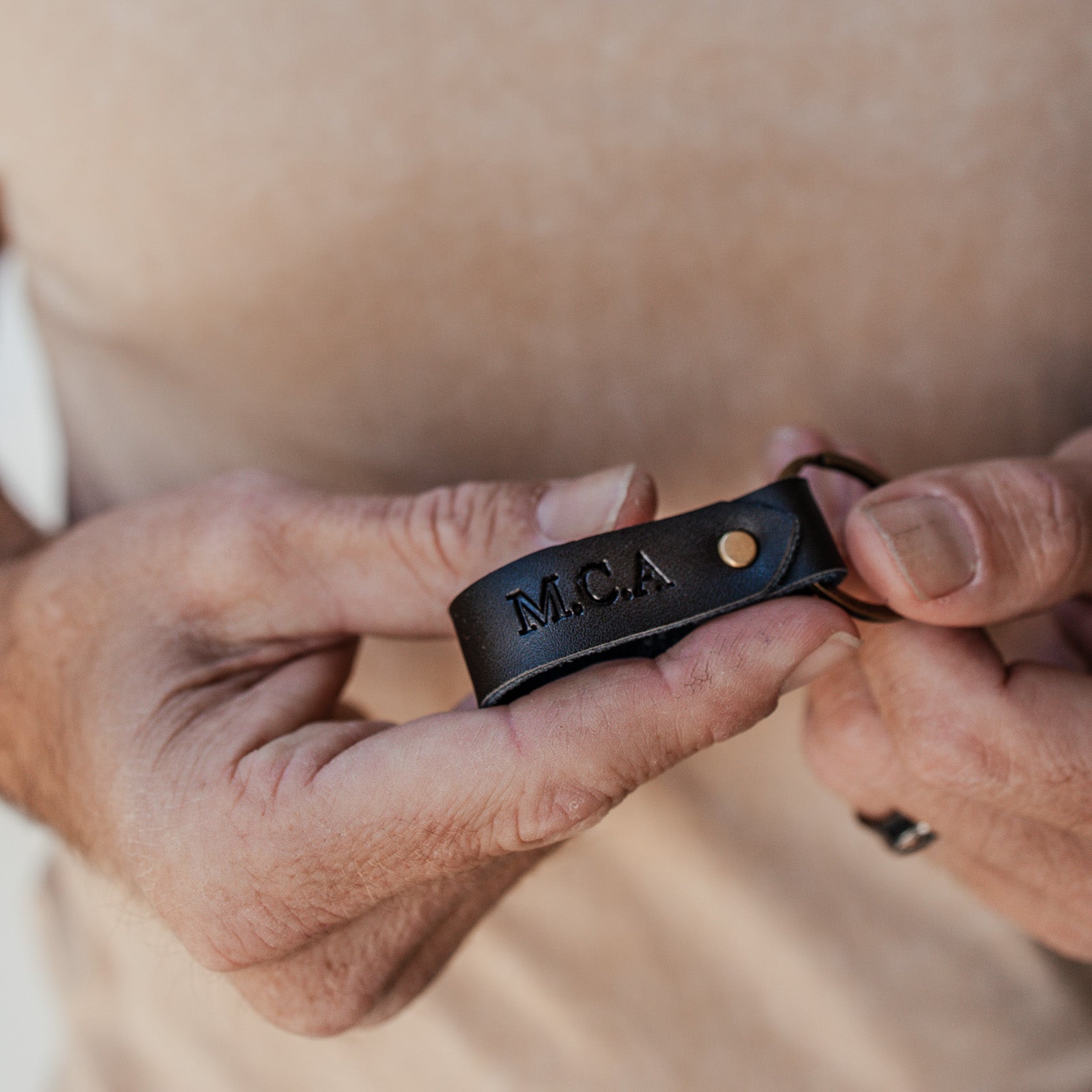 Personalised keychain – Men’s keychain – KBN Jewellery – men’s personalised keychain – leather keychain personalised – tan leather keychain – black keychain – handmade keychain