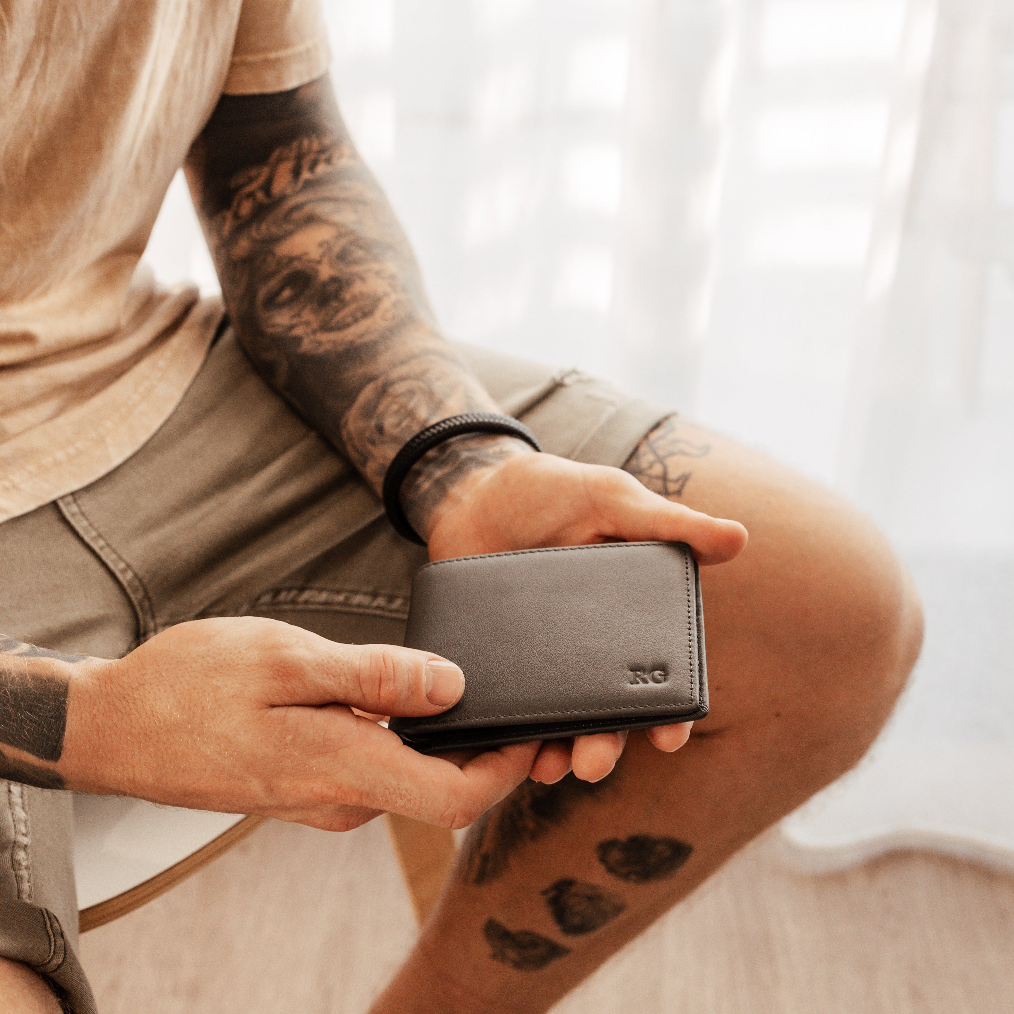 Leather Wallet – Affordable wallet – KBN jewellery – men’s wallet ‘ men’s personalised wallet – personalised leather wallet – gifts for men – gifts for Dad – quality wallet