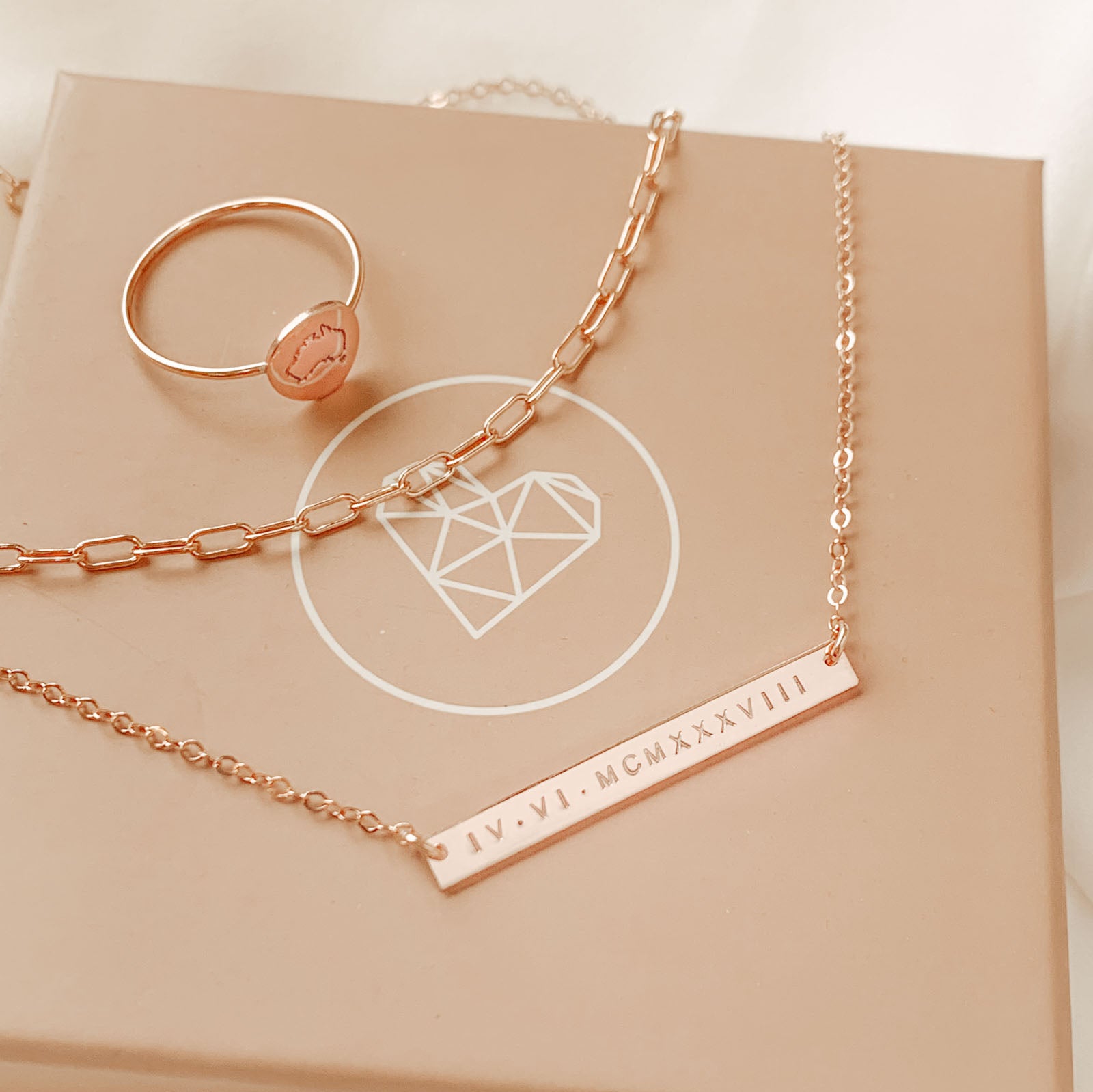 Personalised jewellery - KBN Jewellery - handmade jewellery – Personalised Jewellery gifts – Dainty jewellery – tiny pendant bracelet – linked chain – initial bracelet – symbol bracelet – Australian made – single pendant bracelet