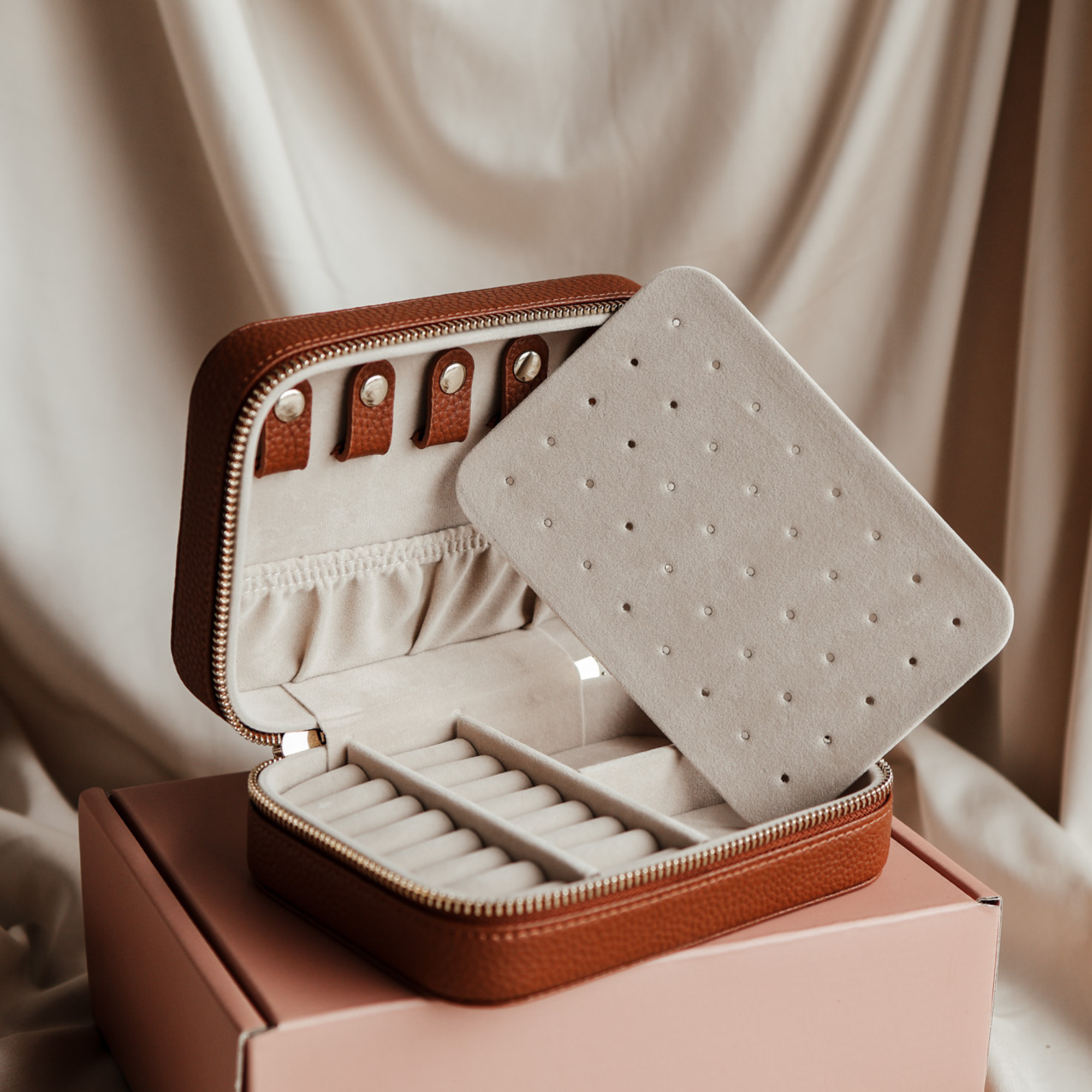 Personalised jewellery - KBN Jewellery - handmade jewellery – custom jewellery gifts – jewellery cases – brown jewellery box – jewellery case – travel jewellery case – personalised jewellery case 