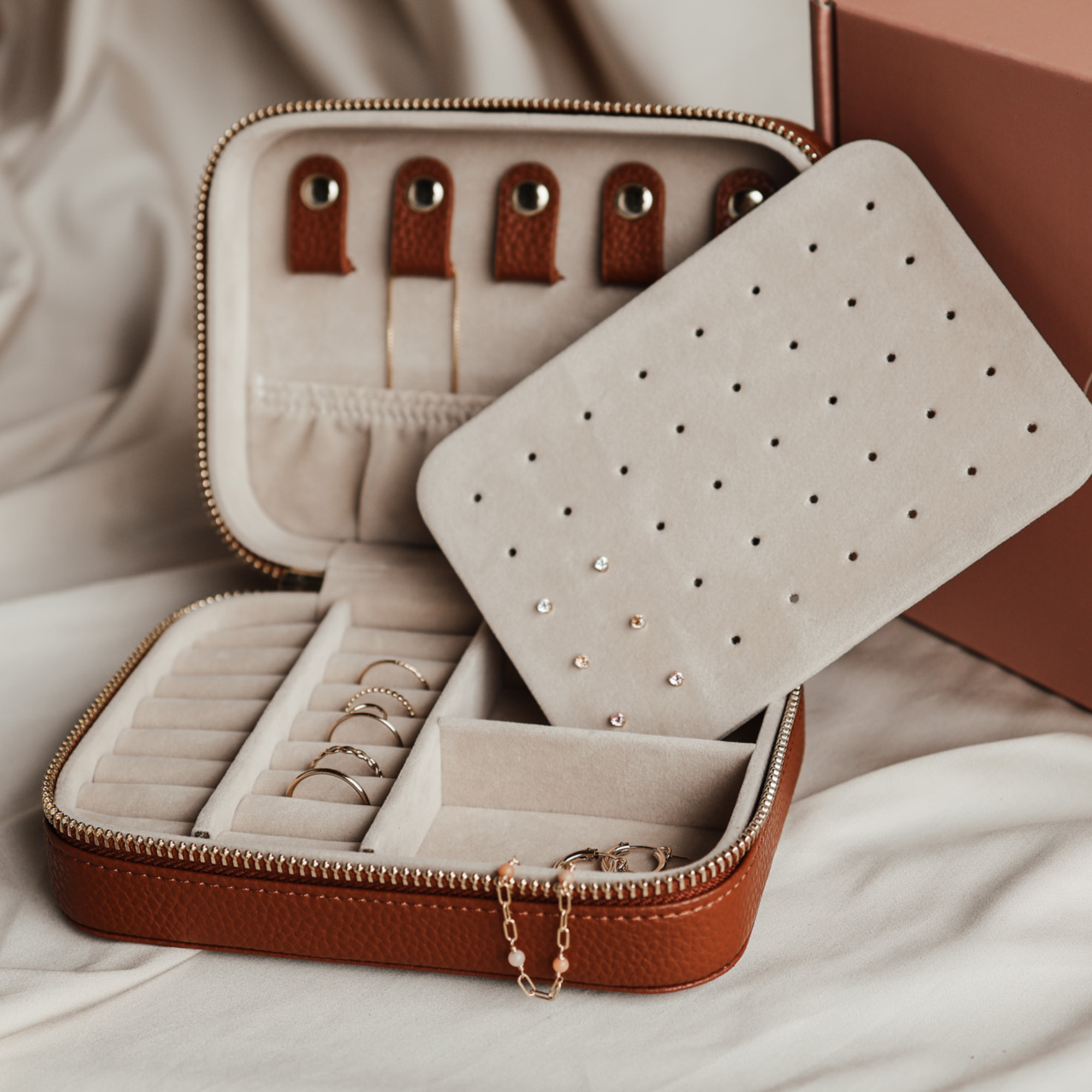 Personalised jewellery - KBN Jewellery - handmade jewellery – custom jewellery gifts – jewellery cases – brown jewellery box – jewellery case – travel jewellery case – personalised jewellery case 