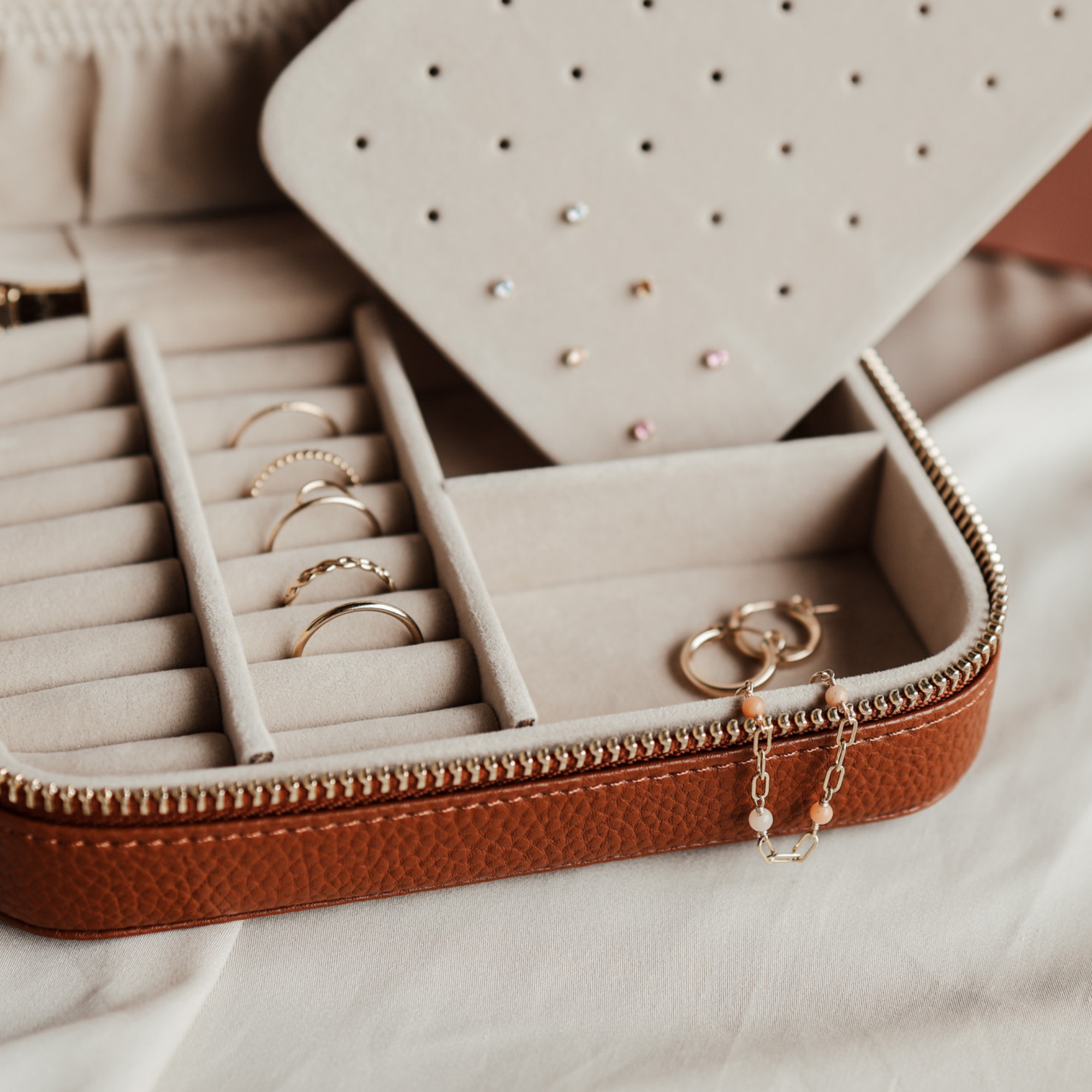 Personalised jewellery - KBN Jewellery - handmade jewellery – custom jewellery gifts – jewellery cases – brown jewellery box – jewellery case – travel jewellery case – personalised jewellery case 