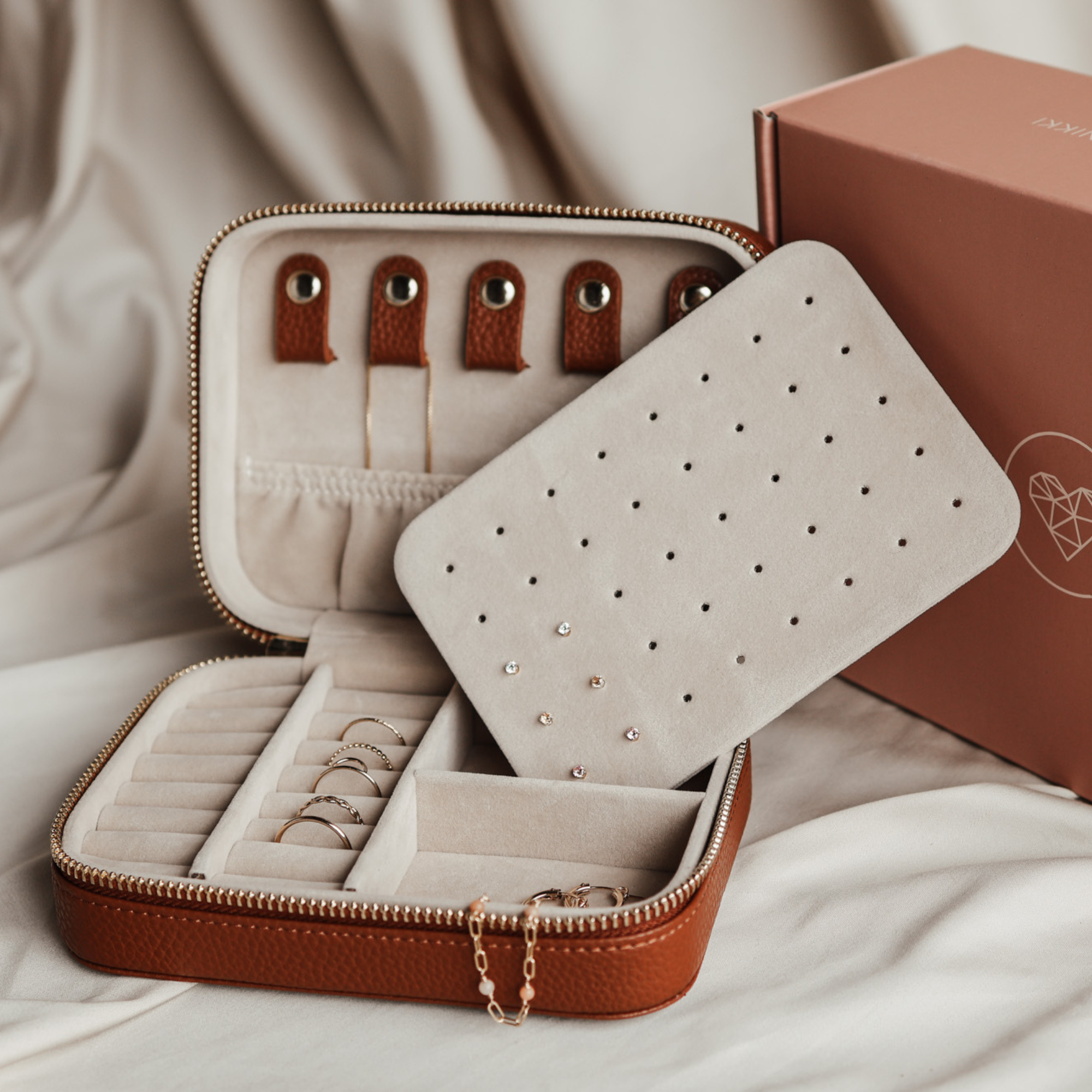 Personalised jewellery - KBN Jewellery - handmade jewellery – custom jewellery gifts – jewellery cases – brown jewellery box – jewellery case – travel jewellery case – personalised jewellery case 