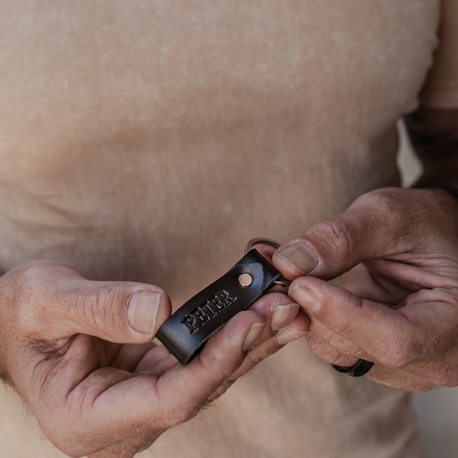 Personalised keychain – Men’s keychain – KBN Jewellery – men’s personalised keychain – leather keychain personalised – tan leather keychain – black keychain – handmade keychain 