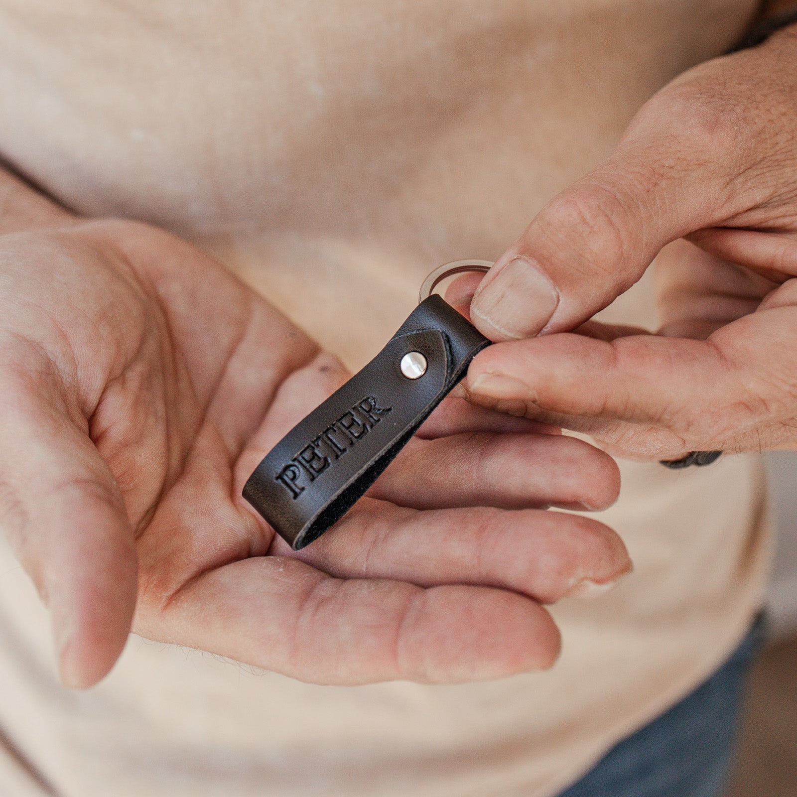 Personalised keychain – Men’s keychain – KBN Jewellery – men’s personalised keychain – leather keychain personalised – tan leather keychain – black keychain – handmade keychain 