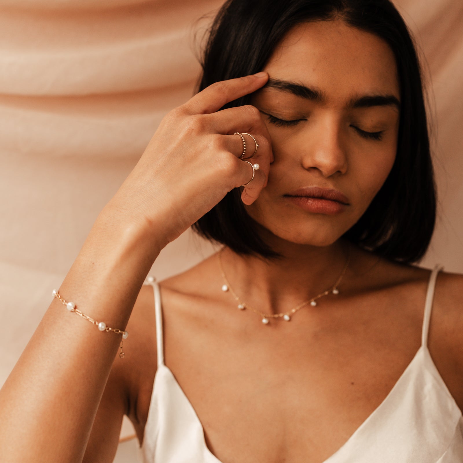 Personalised jewellery - KBN Jewellery - handmade jewellery – Personalised Jewellery gifts – Dainty jewellery – pearl jewellery – pearl bracelet – dainty pearl bracelet – Mothers day gift – wedding gift – natural pearls – real pearl bracelet – linked chain with pearls between 