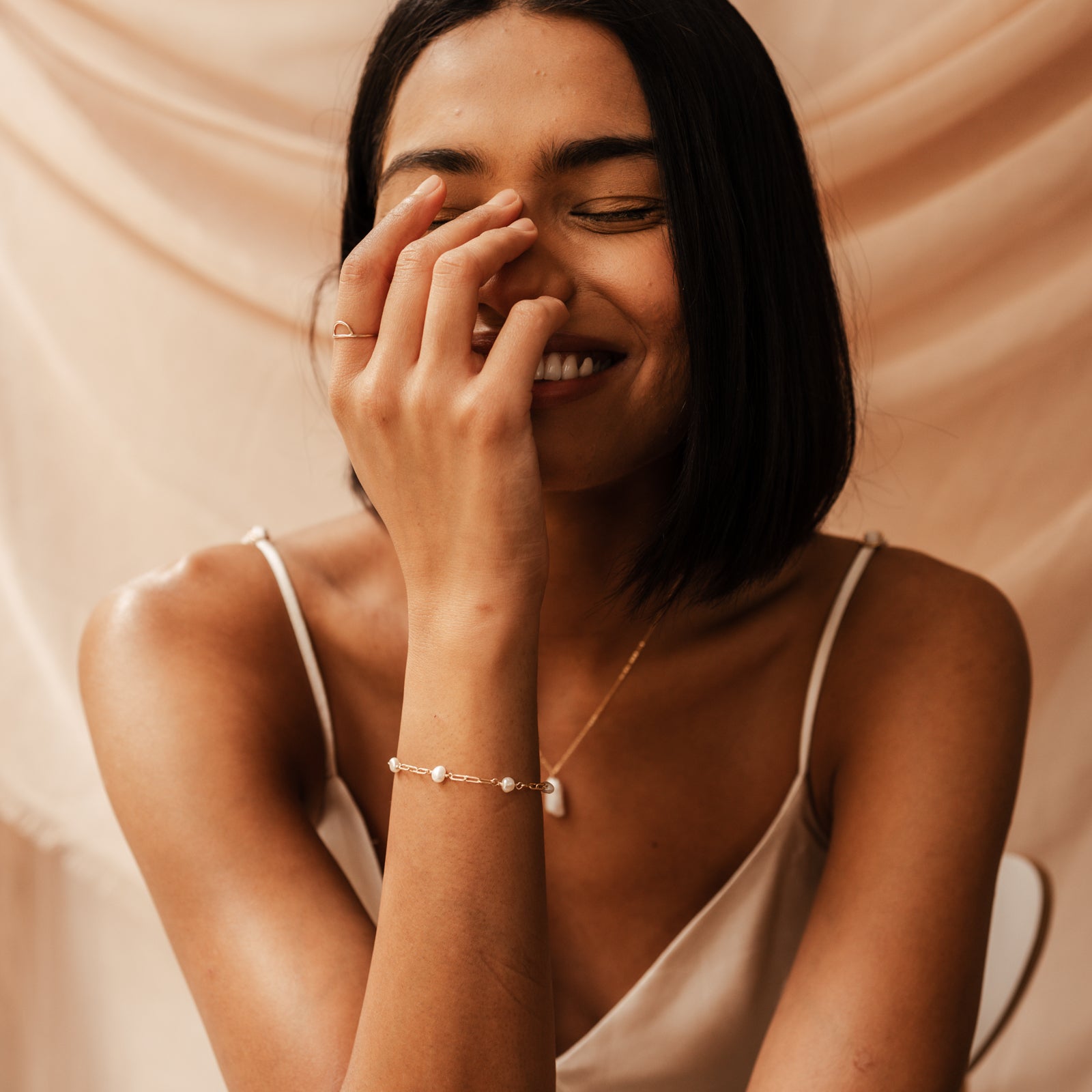 Personalised jewellery - KBN Jewellery - handmade jewellery – Personalised Jewellery gifts – Dainty jewellery – pearl jewellery – pearl bracelet – dainty pearl bracelet – Mothers day gift – wedding gift – natural pearls – real pearl bracelet – linked chain with pearls between 